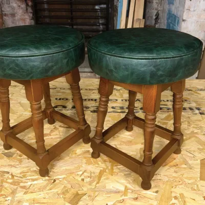 Classic Low Bar Stools With Foot Rest